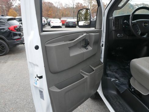 Used 2021 Chevrolet Express 2500 w/ Driver Convenience Package image 10