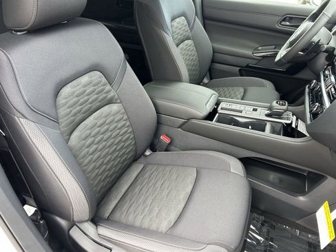 New 2025 Nissan Pathfinder SV image 10
