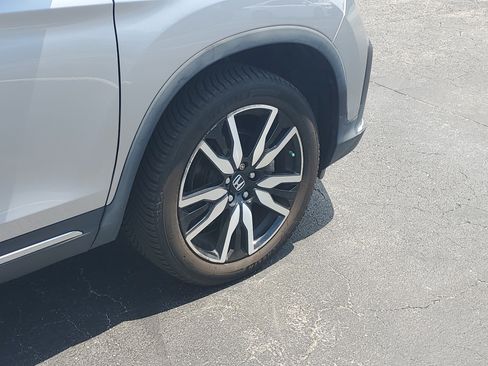 Used 2019 Honda Pilot Touring image 7