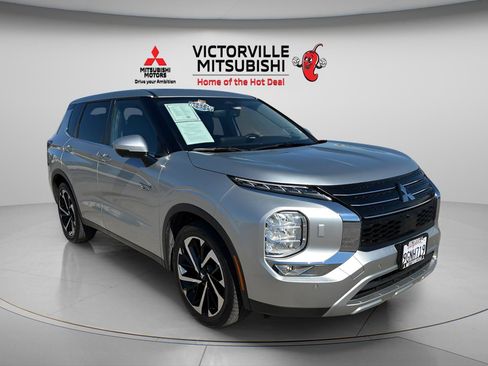 Used 2023 Mitsubishi Outlander 4WD Plug-In Hybrid image 1