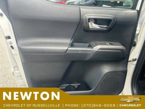 Used 2016 Toyota Tacoma TRD Off-Road w/ Towing Package AWD/4WD image 34