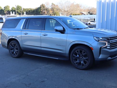 Used 2024 Chevrolet Suburban High Country w/ Advanced Technology Package image 2