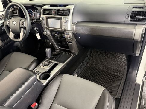 Used 2015 Toyota 4Runner SR5 Premium image 18