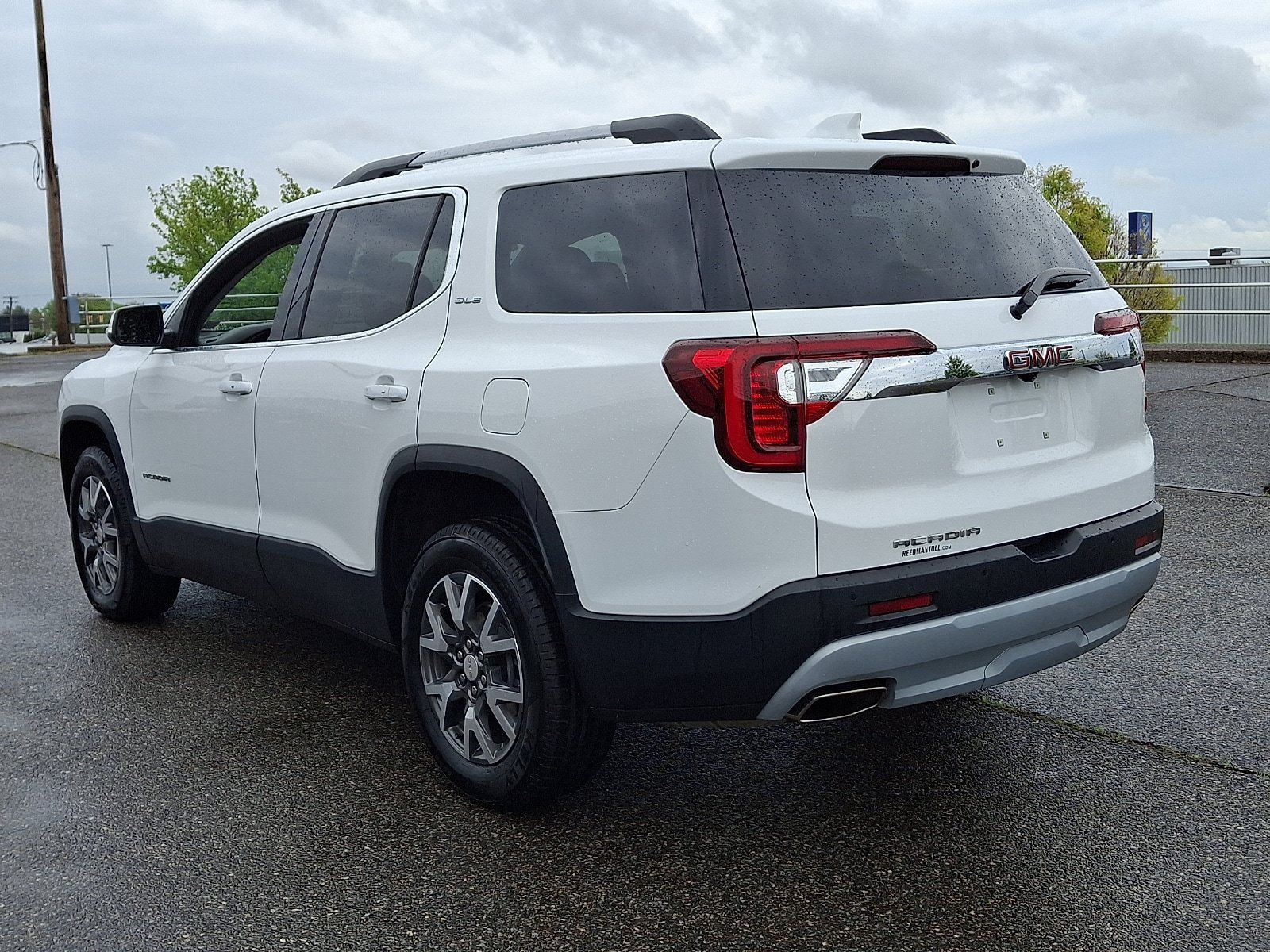 Used 2023 GMC Acadia SLE w/ Driver Convenience Package FWD image 4