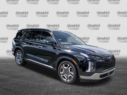Used 2025 Hyundai Palisade SEL FWD image 2