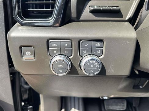 Used 2025 GMC Sierra 2500 AT4 w/ AT4 Premium Plus Package image 26
