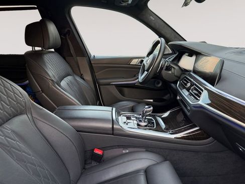 Used 2021 BMW X7 M50i image 15