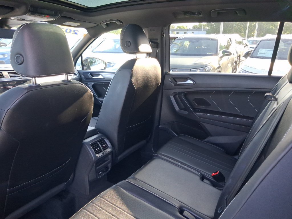 Certified 2023 Volkswagen Tiguan SE R-Line FWD image 15