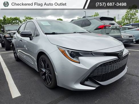 Used 2022 Toyota Corolla SE FWD image 3