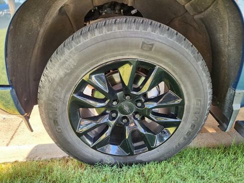 Used 2024 Chevrolet Silverado 1500 Custom RWD image 9