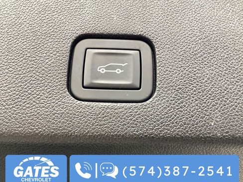 Used 2025 Cadillac XT6 Premium Luxury image 17