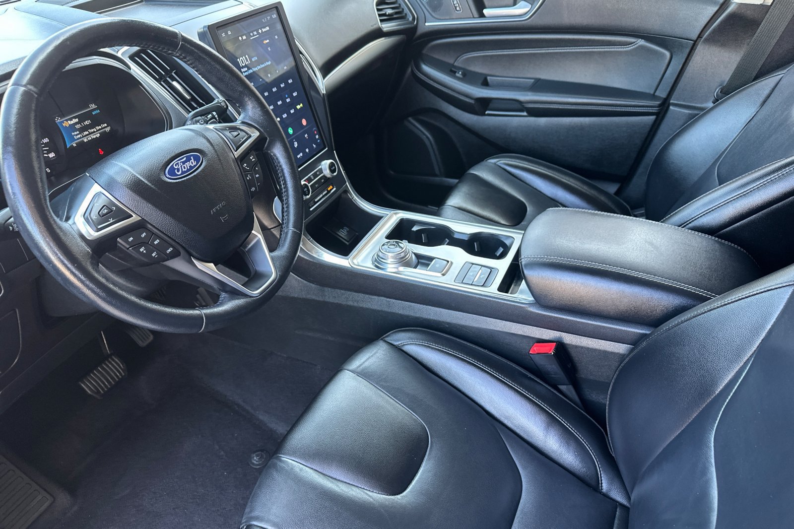 Used 2022 Ford Edge Titanium w/ Class II Trailer Tow Package AWD/4WD image 10