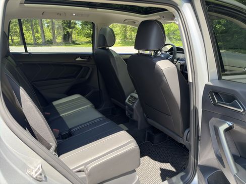 Used 2024 Volkswagen Tiguan SE w/ Panoramic Sunroof Package AWD/4WD image 26