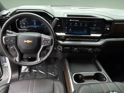 Used 2025 Chevrolet Silverado 2500 High Country w/ Technology Package AWD/4WD image 10