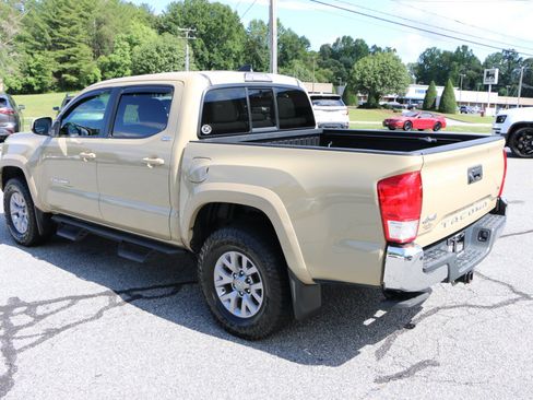 Used 2017 Toyota Tacoma SR5 w/ Tow Package AWD/4WD image 3