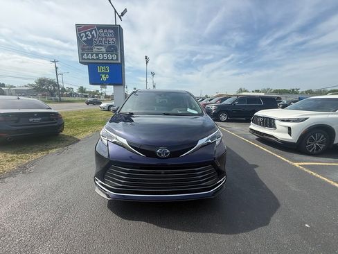 Used 2022 Toyota Sienna Platinum image 9