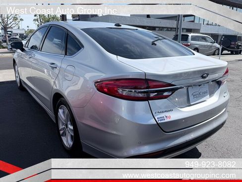 Used 2018 Ford Fusion SE w/ Fusion SE Technology Package FWD image 5