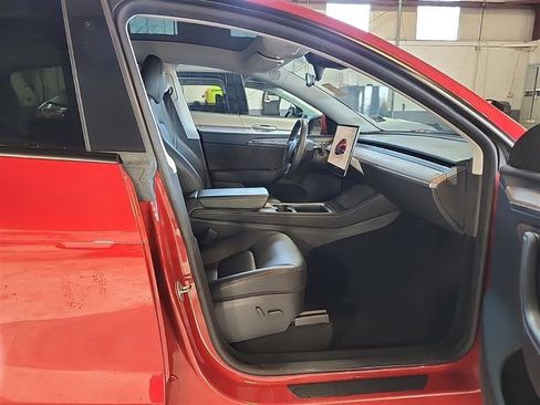 Used 2023 Tesla Model Y Long Range image 3