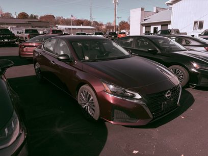 Used 2024 Nissan Altima 2.5 SV