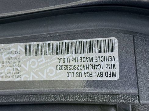 Used 2025 Jeep Grand Cherokee Laredo w/ MOPAR Finishing Package AWD/4WD image 35