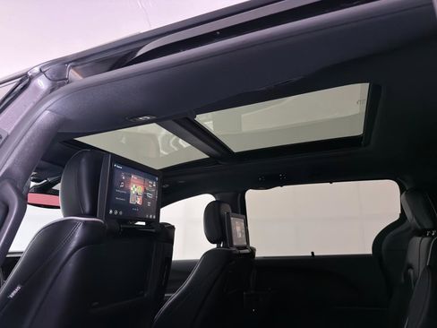 Used 2019 Chrysler Pacifica Limited w/ Advanced Safetytec Group image 23