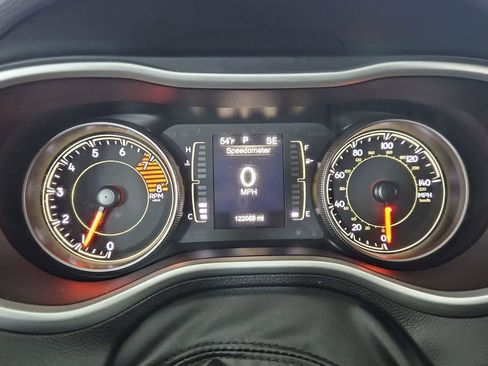 Used 2018 Jeep Cherokee Latitude Plus w/ Comfort/Convenience Group image 32