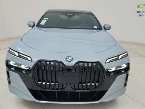 Used 2024 BMW 740i xDrive w/ Premium Package image 13