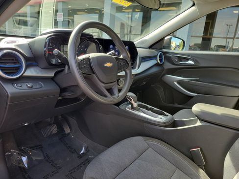 Used 2024 Chevrolet Trax LS FWD image 19