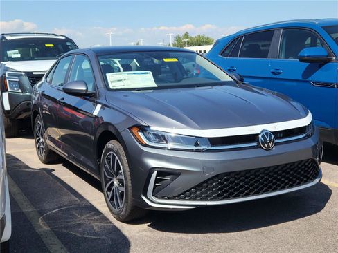 New 2025 Volkswagen Jetta SE image 1