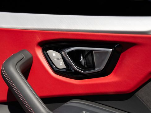 Used 2022 Lamborghini Urus image 61