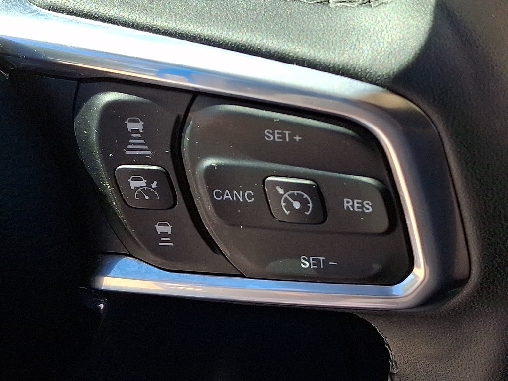 Used 2025 Jeep Wrangler Unlimited Sahara AWD/4WD image 21
