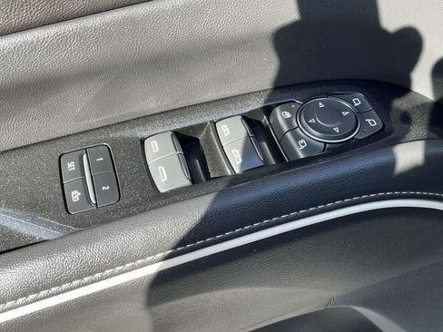 Used 2022 Cadillac Escalade Premium Luxury AWD/4WD image 20