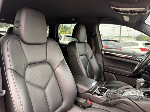 Used 2018 Porsche Cayenne AWD/4WD image 35