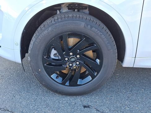 New 2025 Land Rover Discovery Sport S image 2