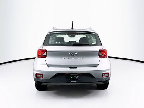 Used 2025 Hyundai Venue SEL image 7