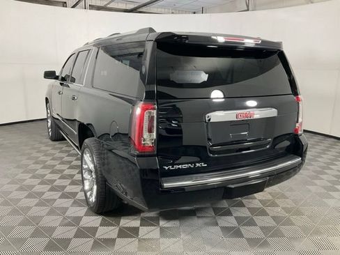 Used 2020 GMC Yukon XL Denali w/ Denali Premium Package AWD/4WD image 4