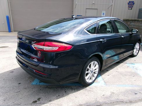 Used 2020 Ford Fusion SE FWD image 4