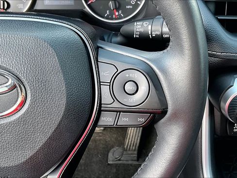 Certified 2020 Toyota RAV4 XLE Premium image 25