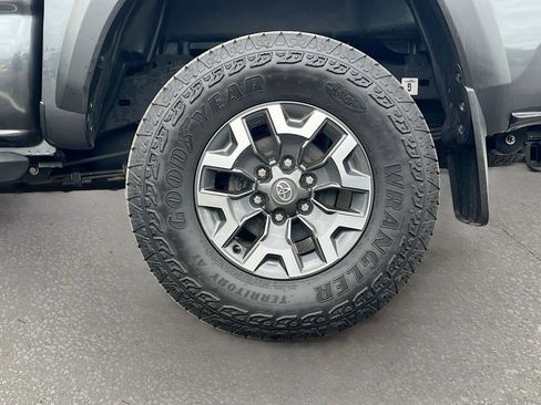 Used 2022 Toyota Tacoma TRD Off-Road image 26