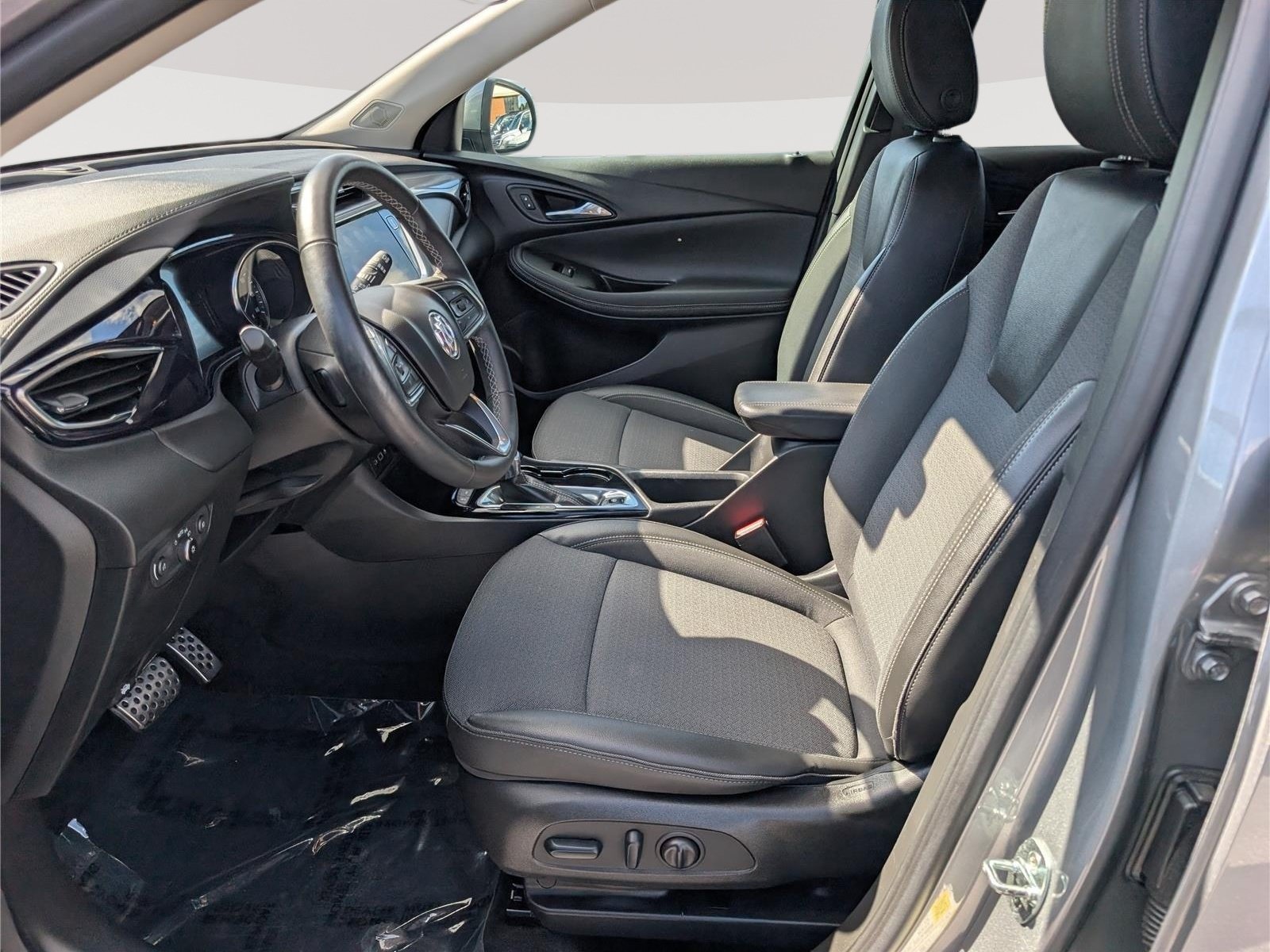 Used 2023 Buick Encore GX Select w/ Sport Touring Package AWD/4WD image 17