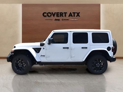 Used 2025 Jeep Wrangler Unlimited Sahara AWD/4WD image 2