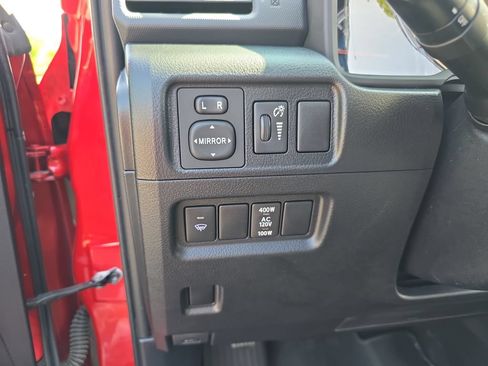 Certified 2019 Toyota 4Runner SR5 Premium AWD/4WD image 28
