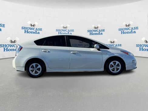 Used 2015 Toyota Prius Four image 9
