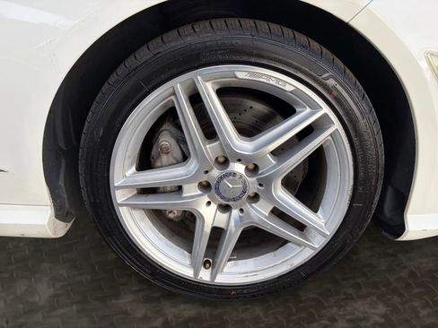 Used 2011 Mercedes-Benz E 550 4MATIC Sedan image 41