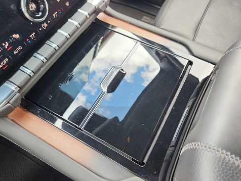 Used 2025 GMC Yukon Denali image 27