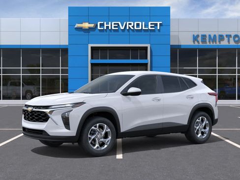 New 2026 Chevrolet Trax LS w/ LS Convenience Package FWD image 2