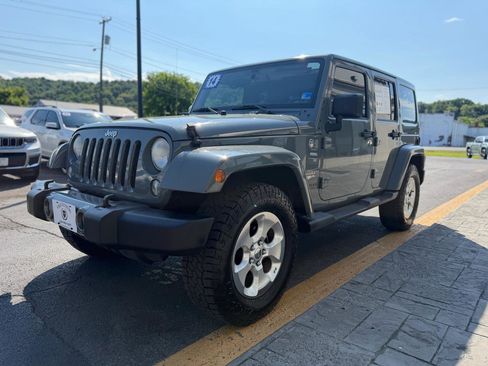 Used 2014 Jeep Wrangler Unlimited Sahara AWD/4WD image 4
