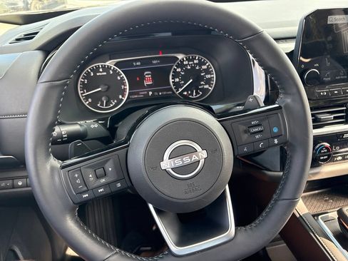 Used 2025 Nissan Pathfinder SL FWD image 26