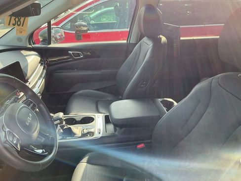 Used 2025 Kia Carnival SX Prestige FWD image 9