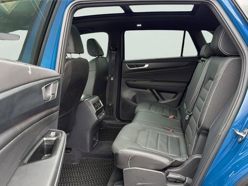 Used 2025 Volkswagen Atlas Cross Sport SEL R-Line image 22